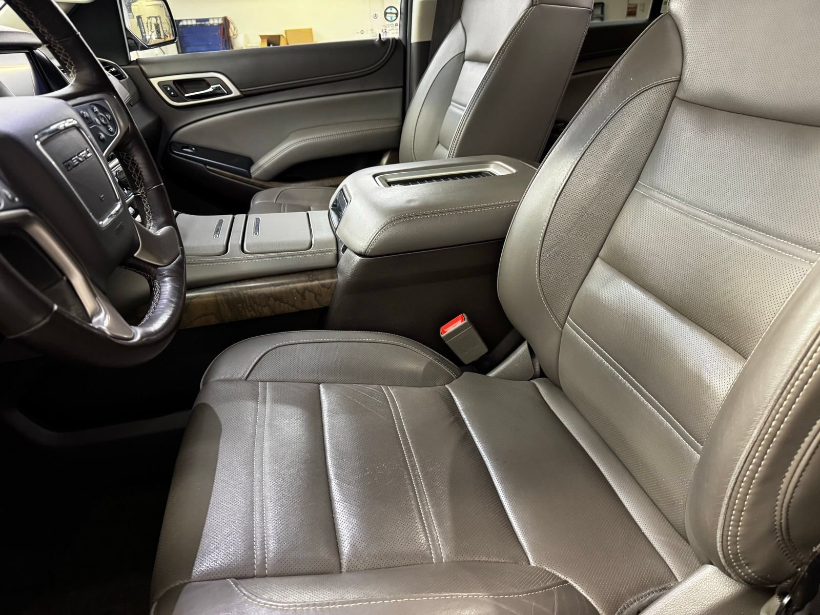 Used 2018 GMC Yukon Denali AWD/4WD image 9