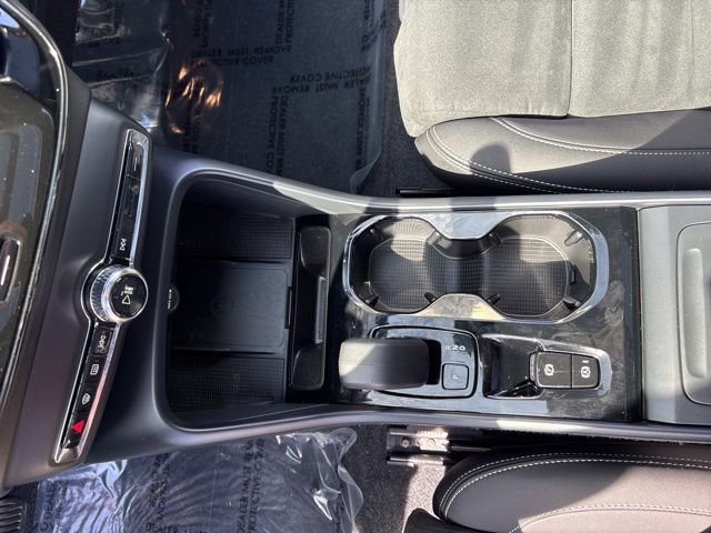 Used 2025 Volvo XC40 B5 Plus AWD/4WD image 20