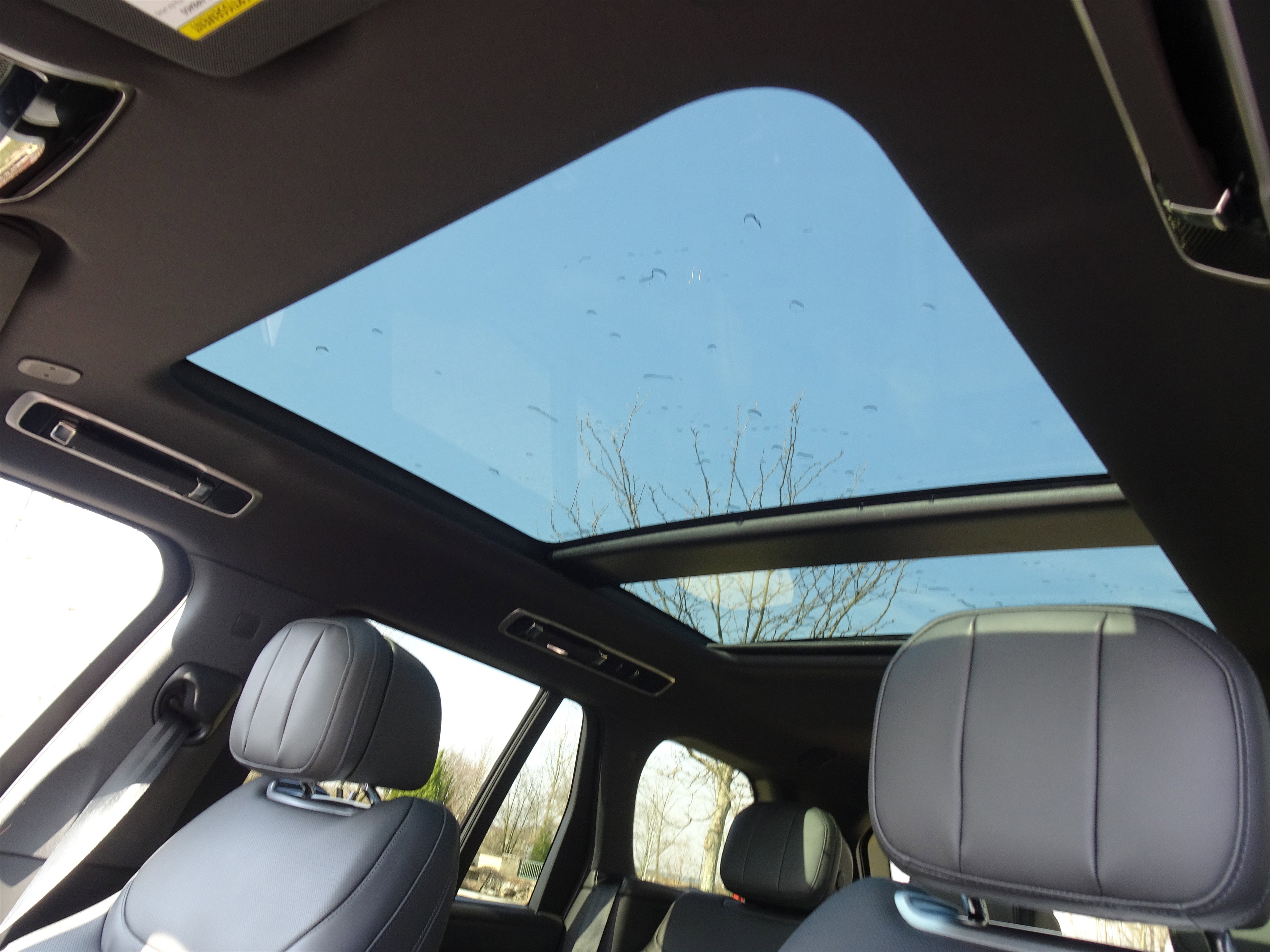 Certified 2025 Land Rover Range Rover SE image 15