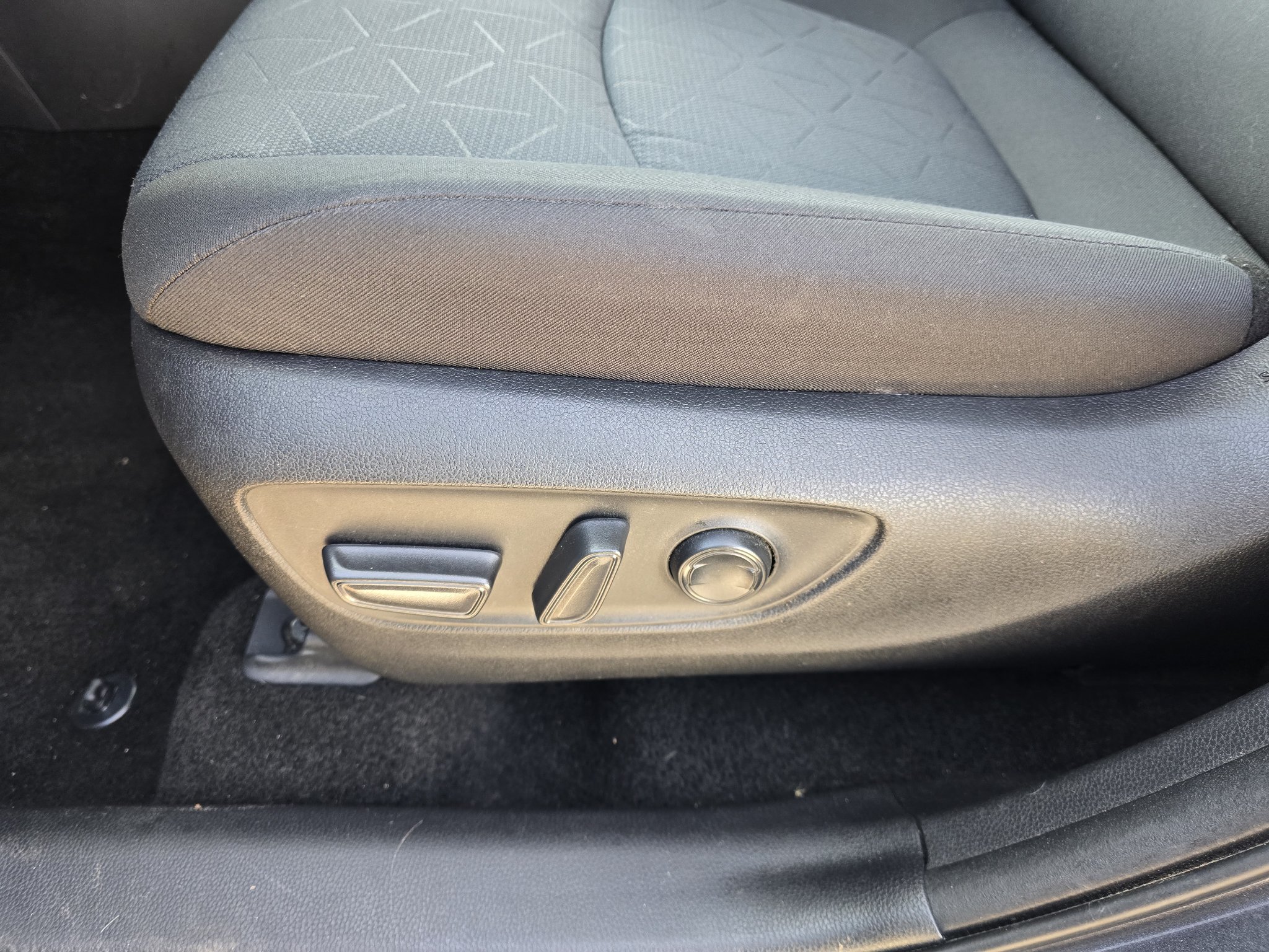 Used 2021 Toyota RAV4 XLE AWD/4WD image 16
