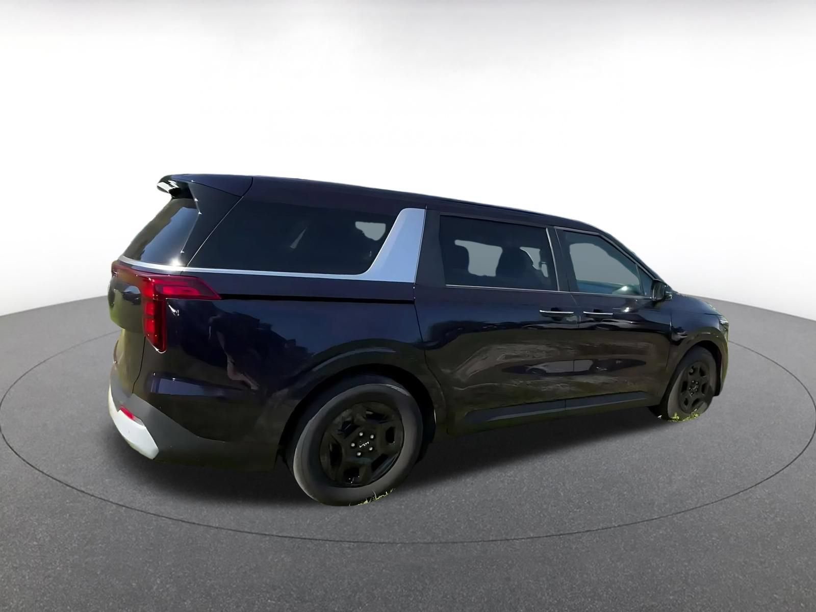 Used 2026 Kia Carnival FWD image 14
