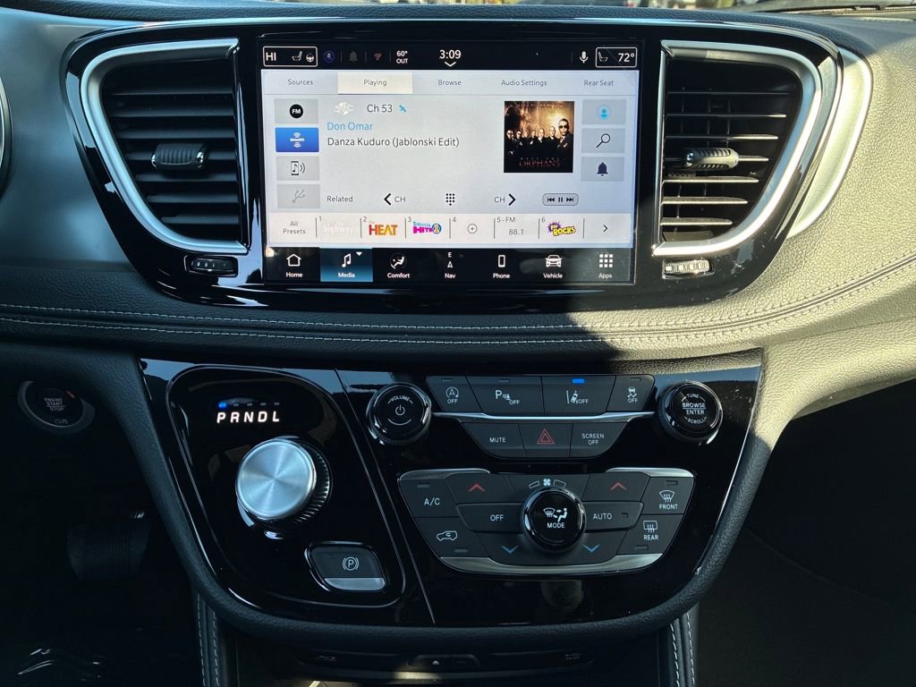 New 2026 Chrysler Pacifica Limited w/ Uconnect Theater Family Group image 19