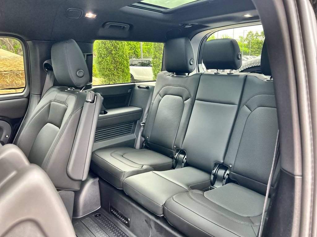 New 2026 Land Rover Defender 130 X-Dynamic SE AWD/4WD image 21