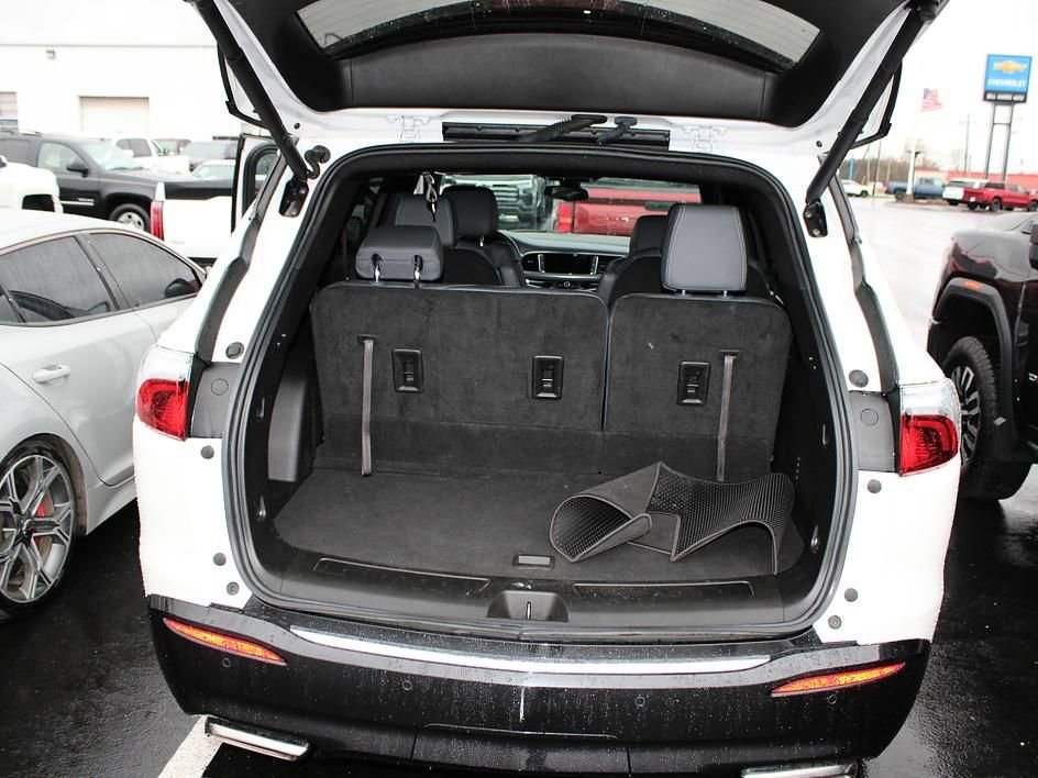 Used 2023 Buick Enclave Essence w/ Sport Touring Edition image 10