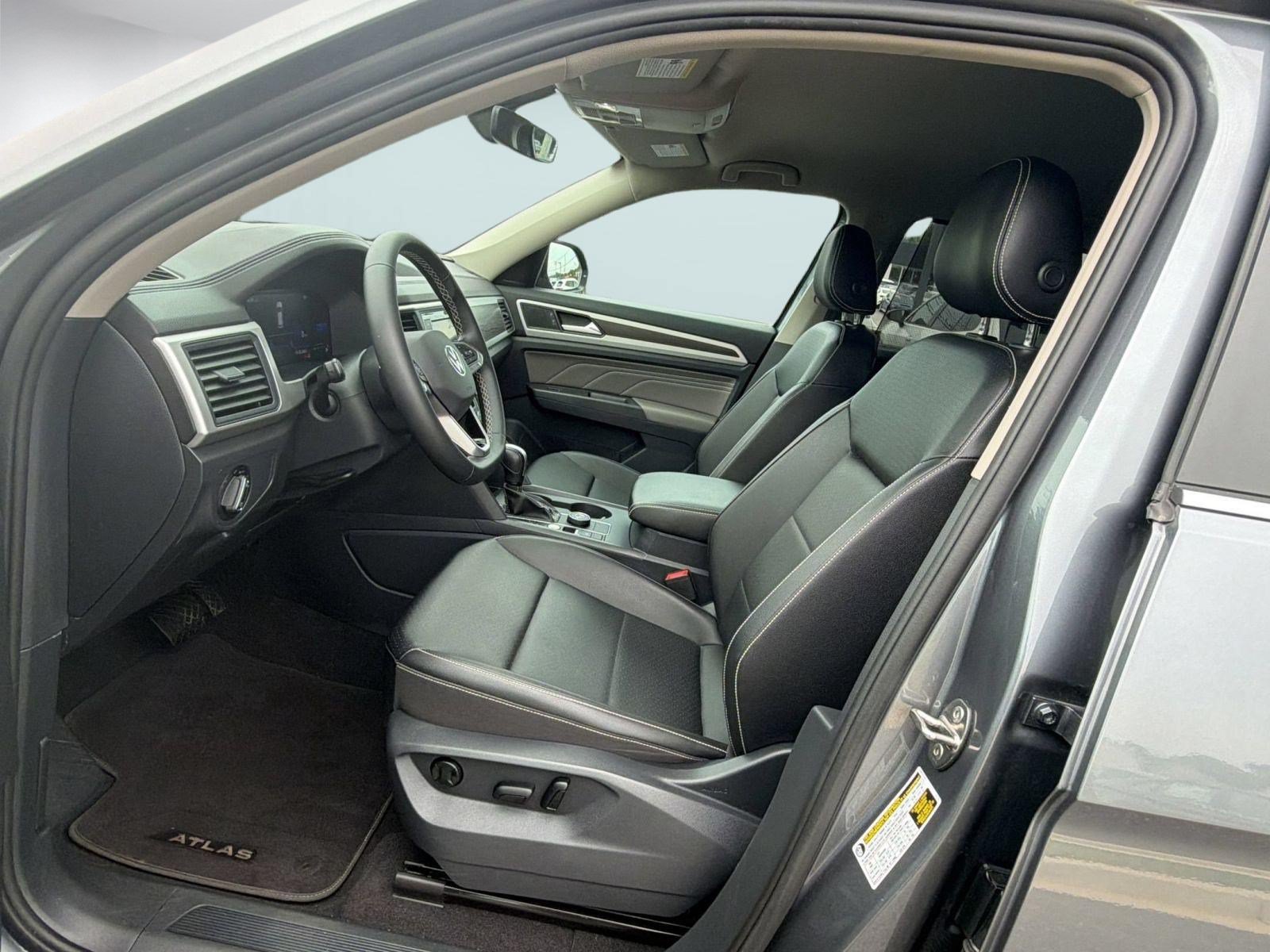 Used 2023 Volkswagen Atlas SE AWD/4WD image 5