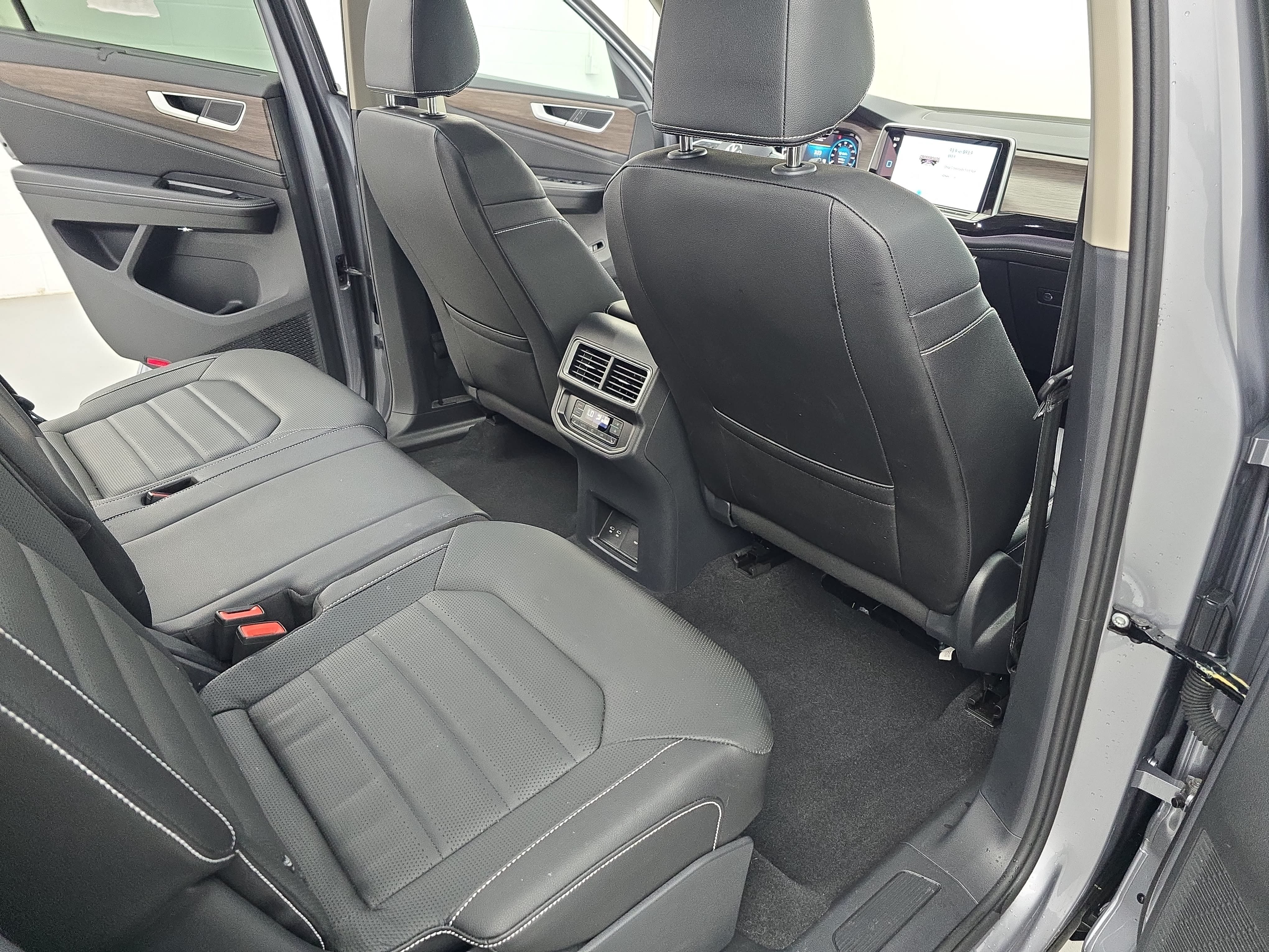 Certified 2025 Volkswagen Atlas SEL AWD/4WD image 11
