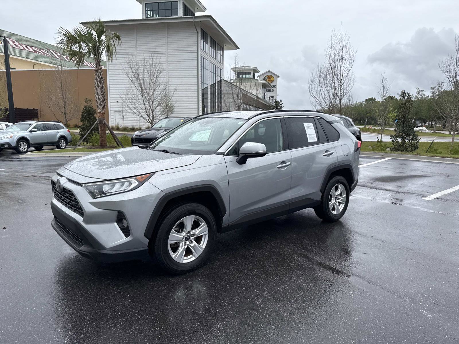 Used 2020 Toyota RAV4 XLE image 7