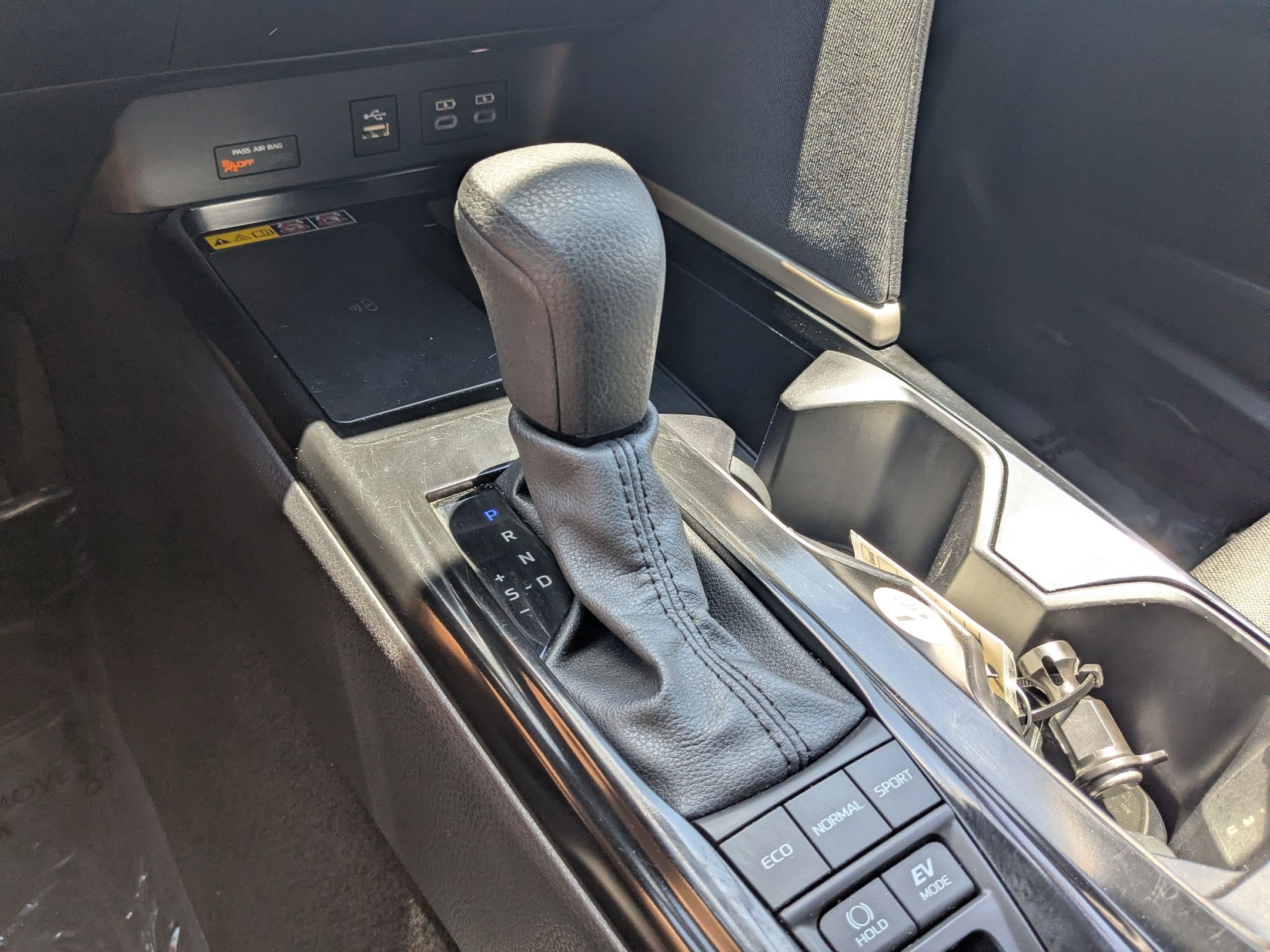 Used 2025 Toyota Camry LE FWD image 25