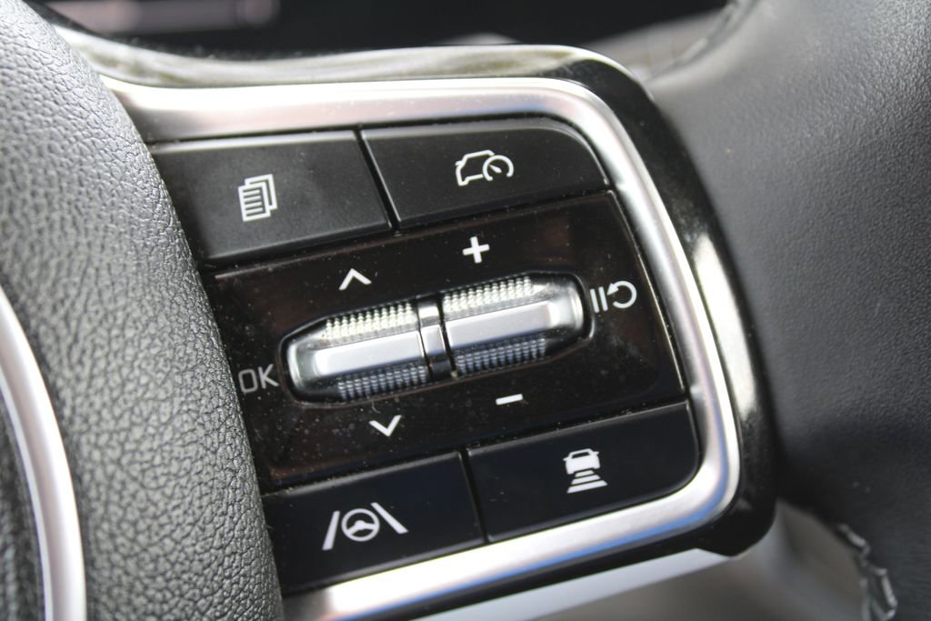 Certified 2025 Kia Sorento S w/ Panoramic Sunroof Package FWD image 31