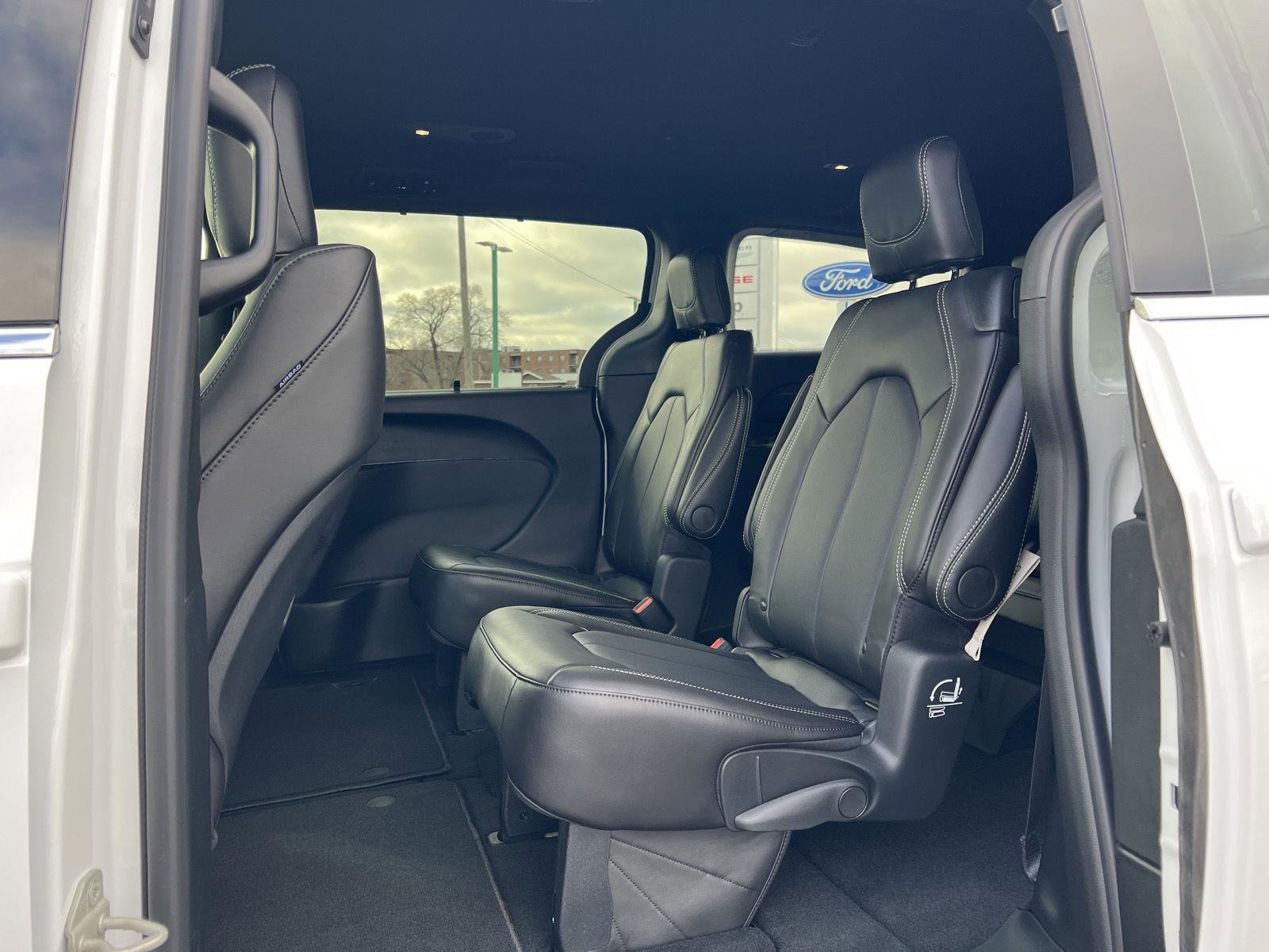 New 2026 Chrysler Pacifica Select image 36