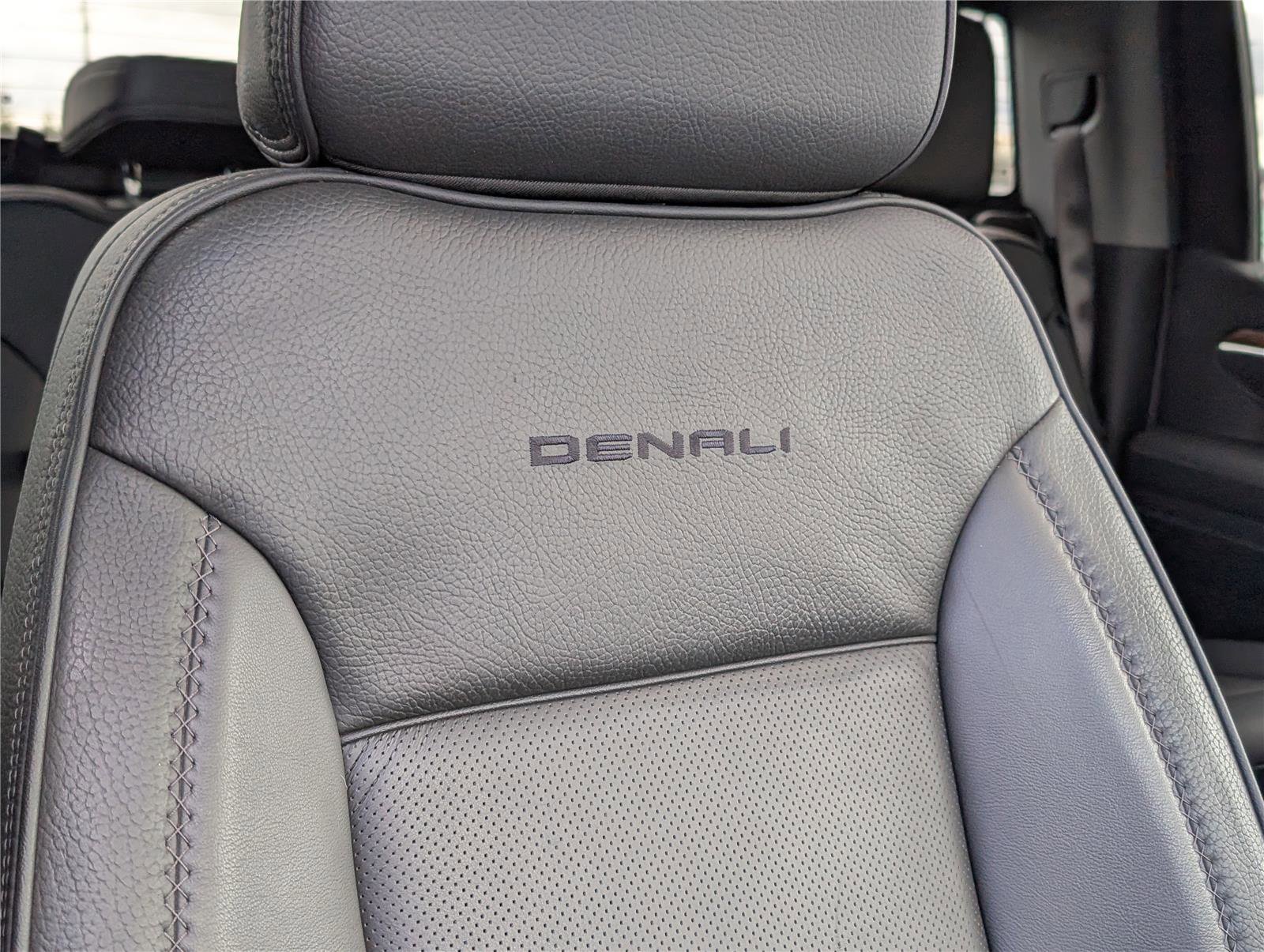 Used 2025 GMC Sierra 1500 Denali w/ Denali Reserve Package AWD/4WD image 17