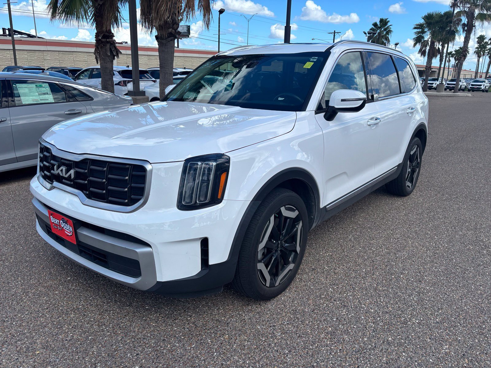 Used 2024 Kia Telluride S w/ S Sunroof Package FWD image 3
