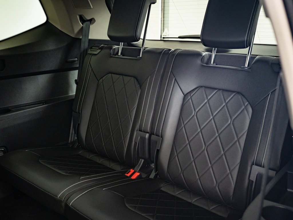 Used 2024 Volkswagen Atlas SEL Premium R-Line image 35