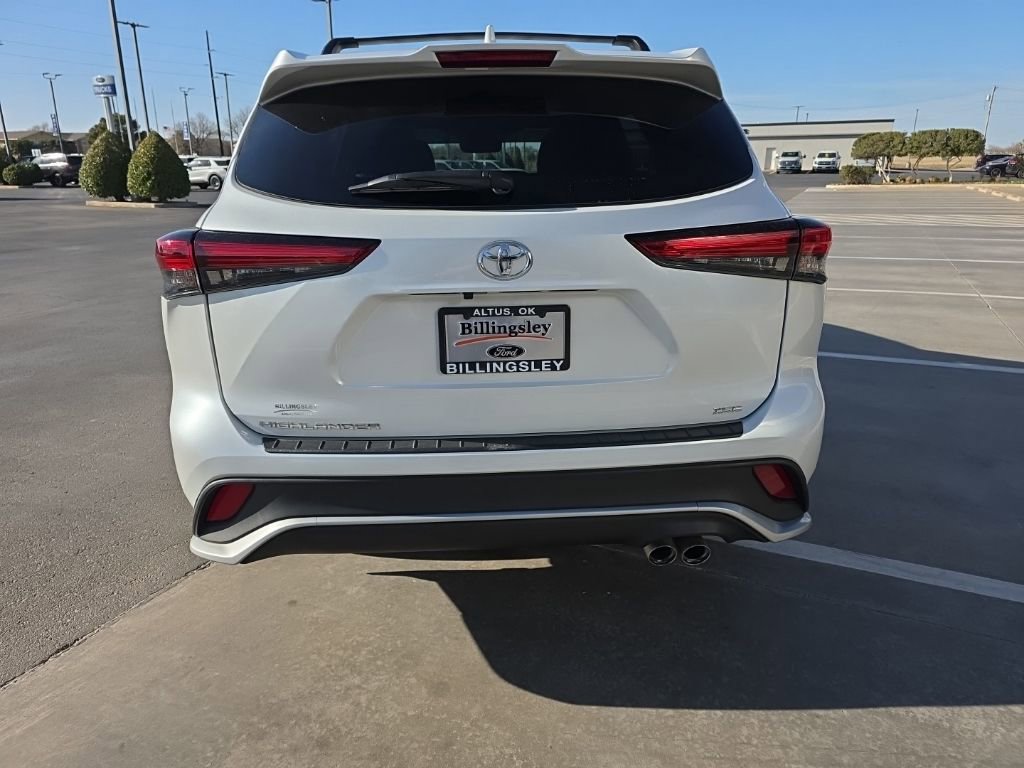 Used 2023 Toyota Highlander XSE image 3
