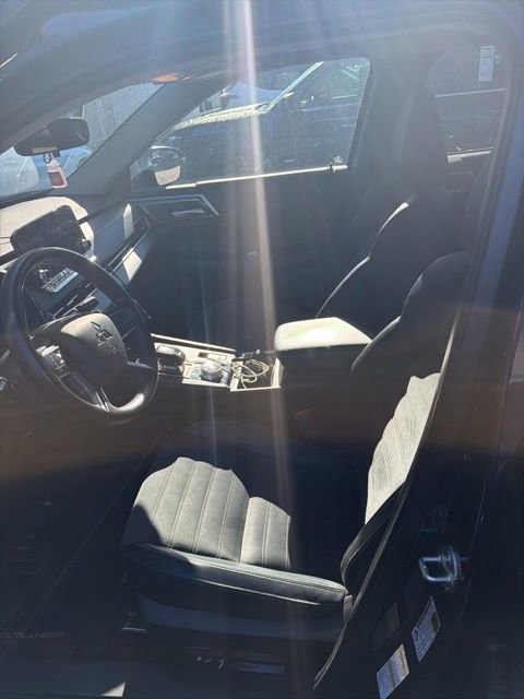 Used 2024 Mitsubishi Outlander SE image 33