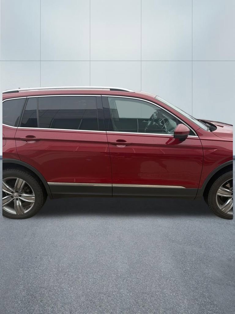 Used 2020 Volkswagen Tiguan SEL image 2
