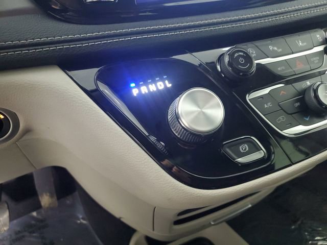 Used 2022 Chrysler Pacifica Touring-L image 16