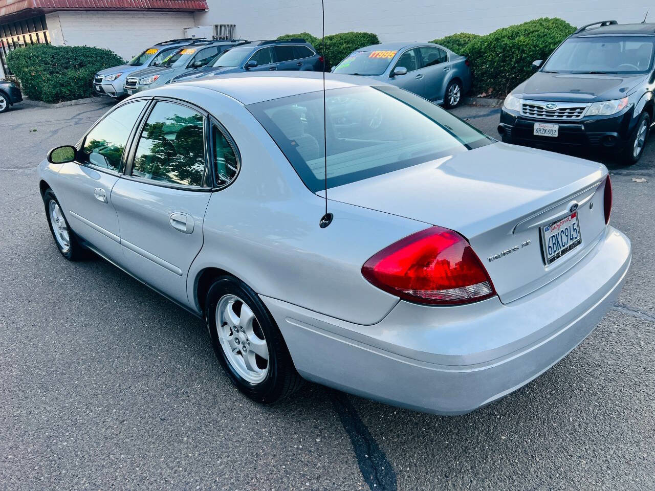 Used 2007 Ford Taurus SE FWD image 4
