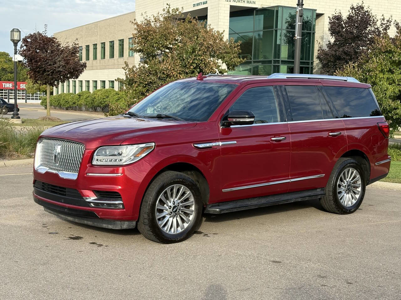 Used 2018 Lincoln Navigator Premiere image 15
