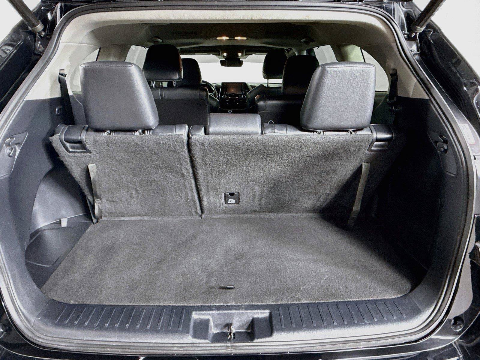 Used 2021 Toyota Highlander XLE AWD/4WD image 38