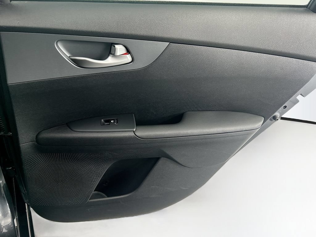 Used 2021 Kia Forte LXS FWD image 25