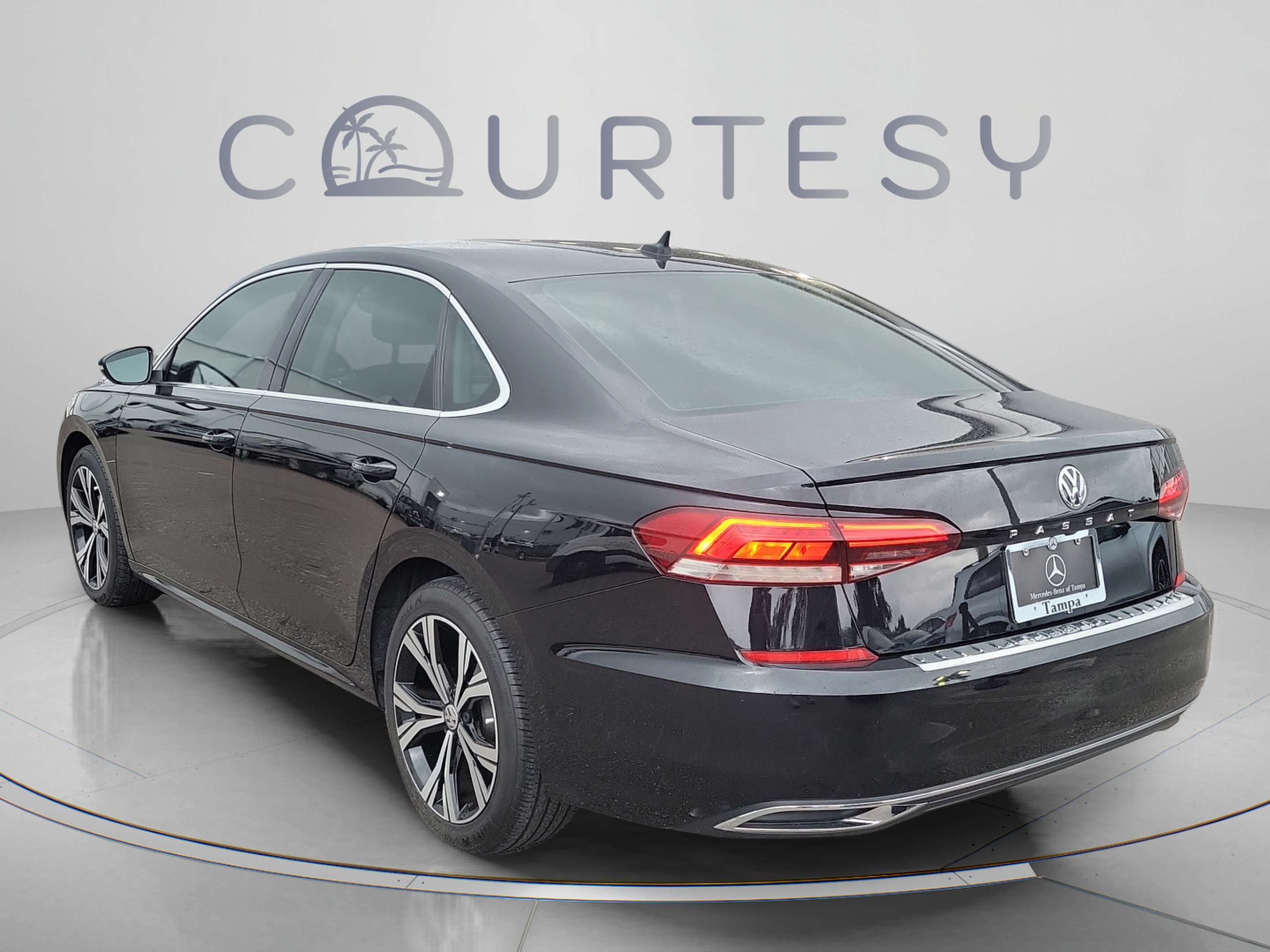 Used 2022 Volkswagen Passat 2.0T SE FWD image 2