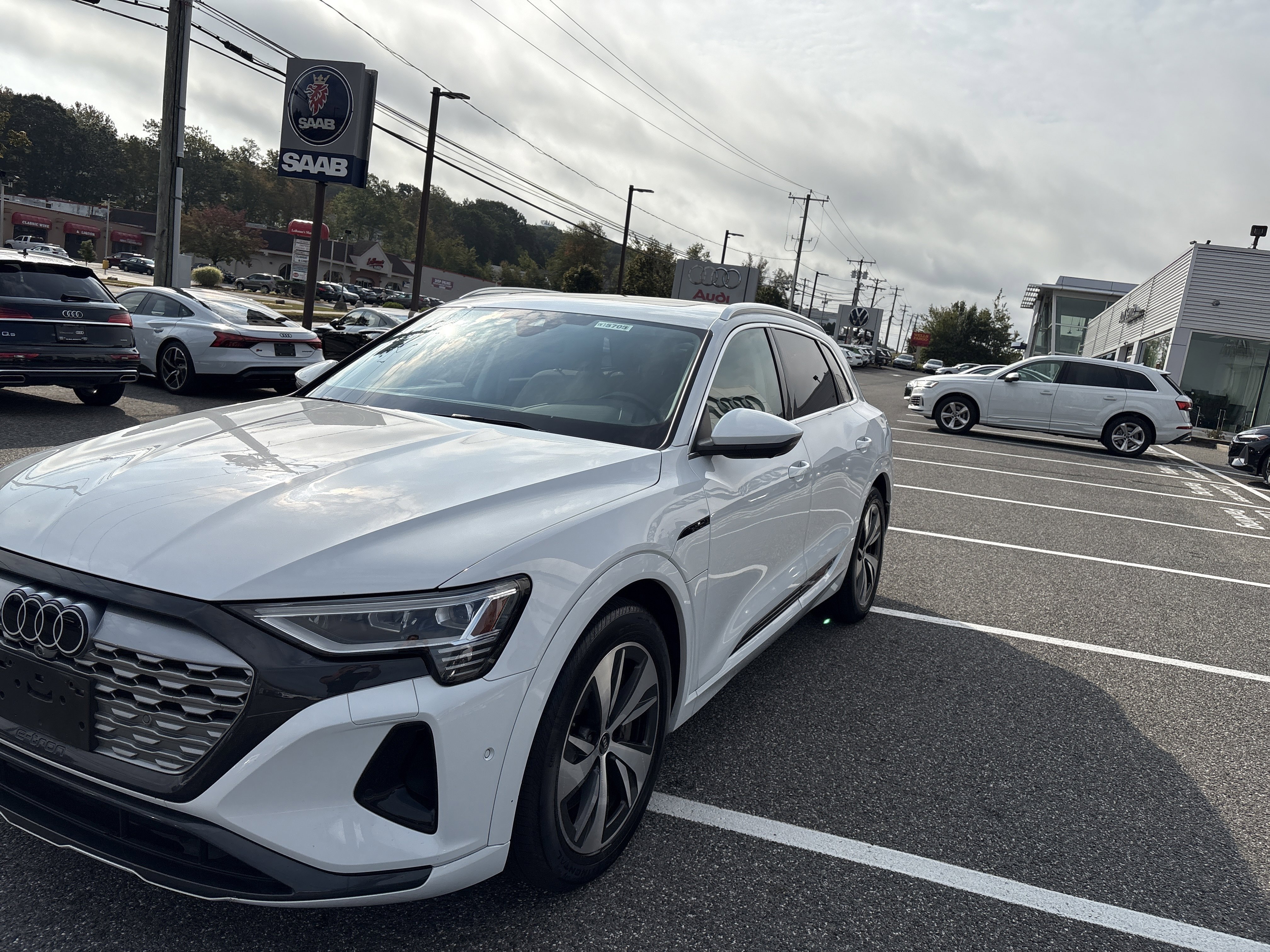 Certified 2024 Audi Q8 e-tron Premium Plus w/ Premium Plus Package image 3