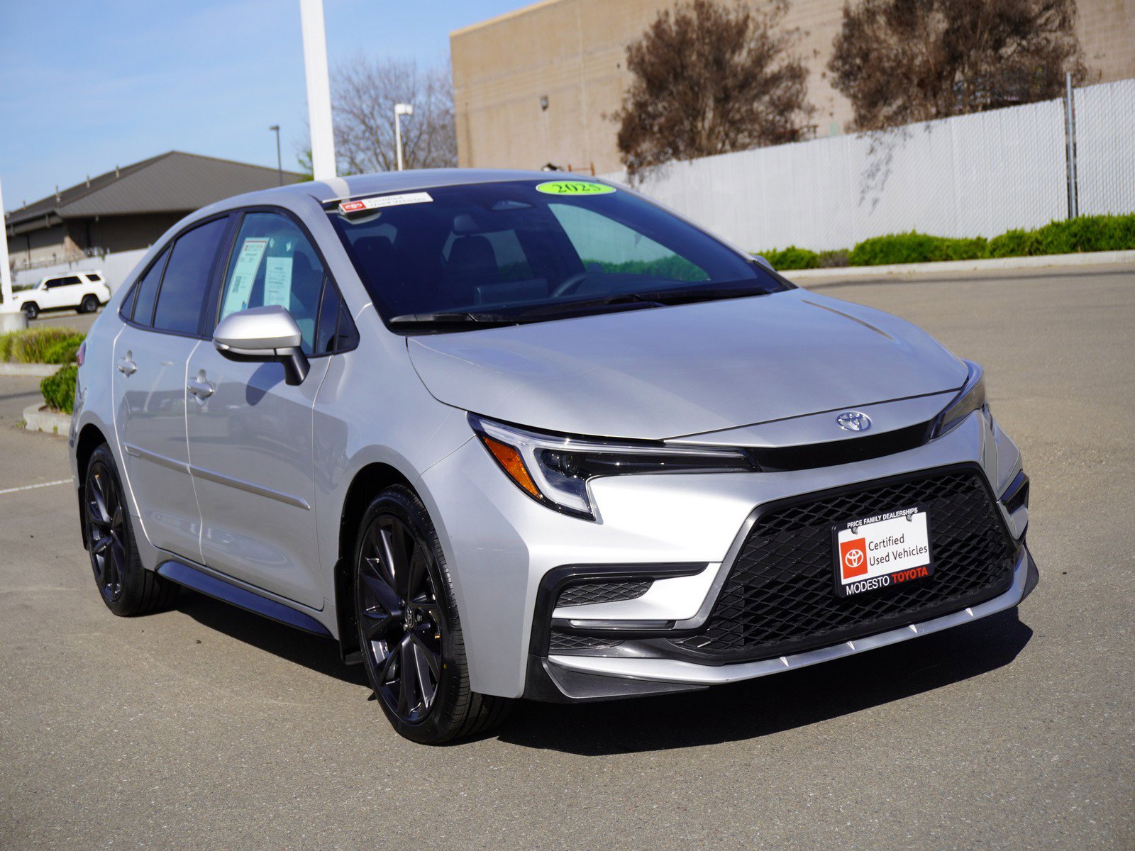 Used 2025 Toyota Corolla SE image 1