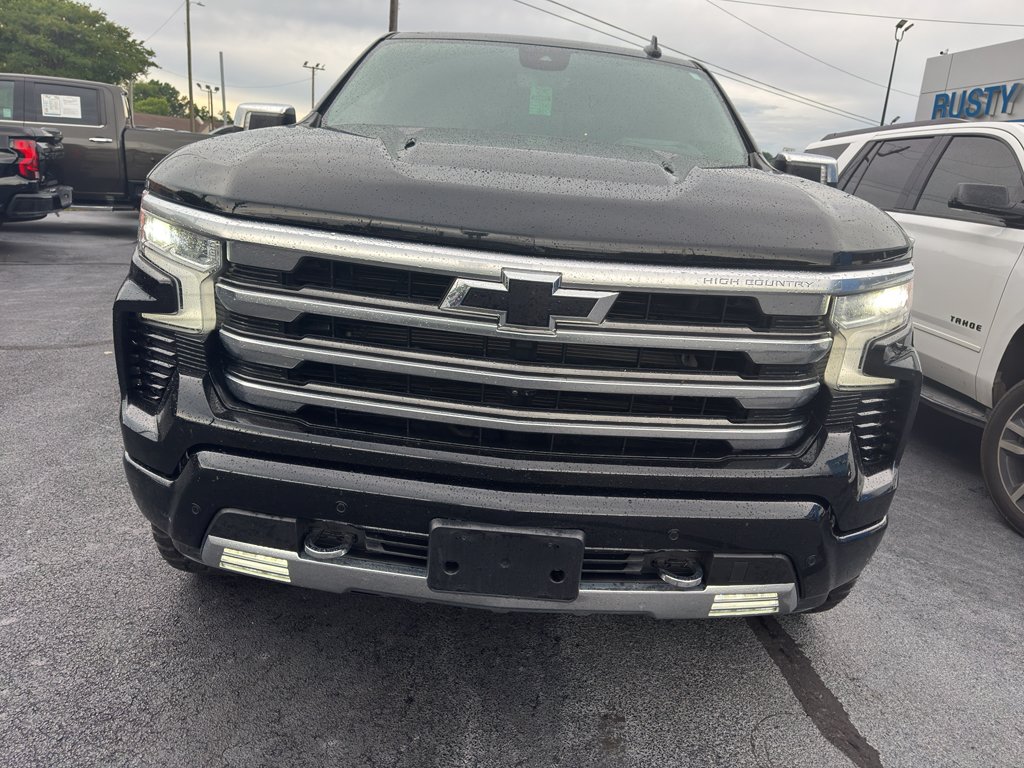 Used 2024 Chevrolet Silverado 1500 High Country w/ High Country Premium Package AWD/4WD image 2