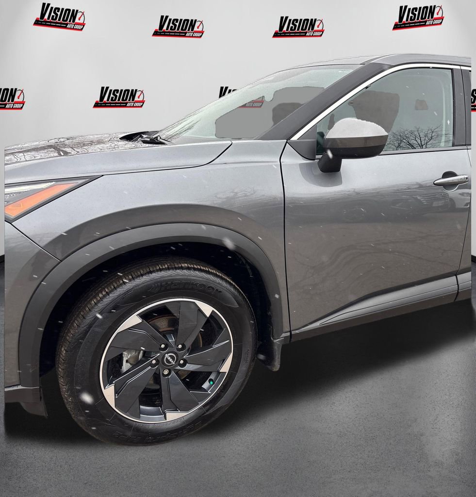 Used 2025 Nissan Rogue SV image 12