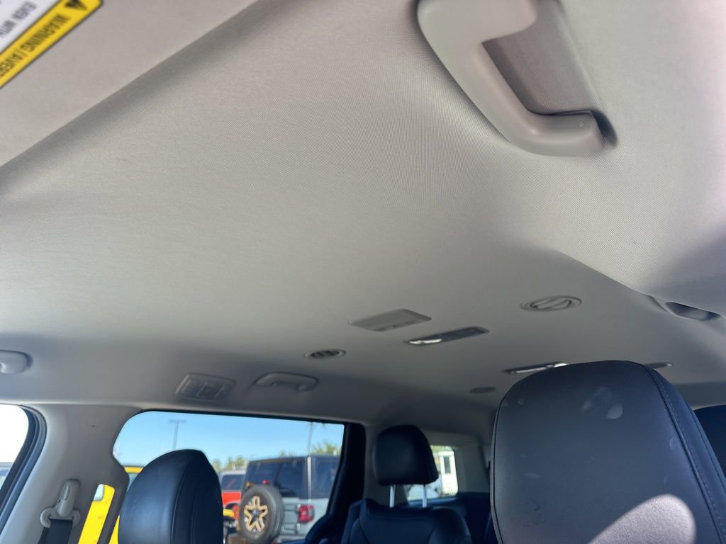 Used 2024 Kia Carnival LX image 25