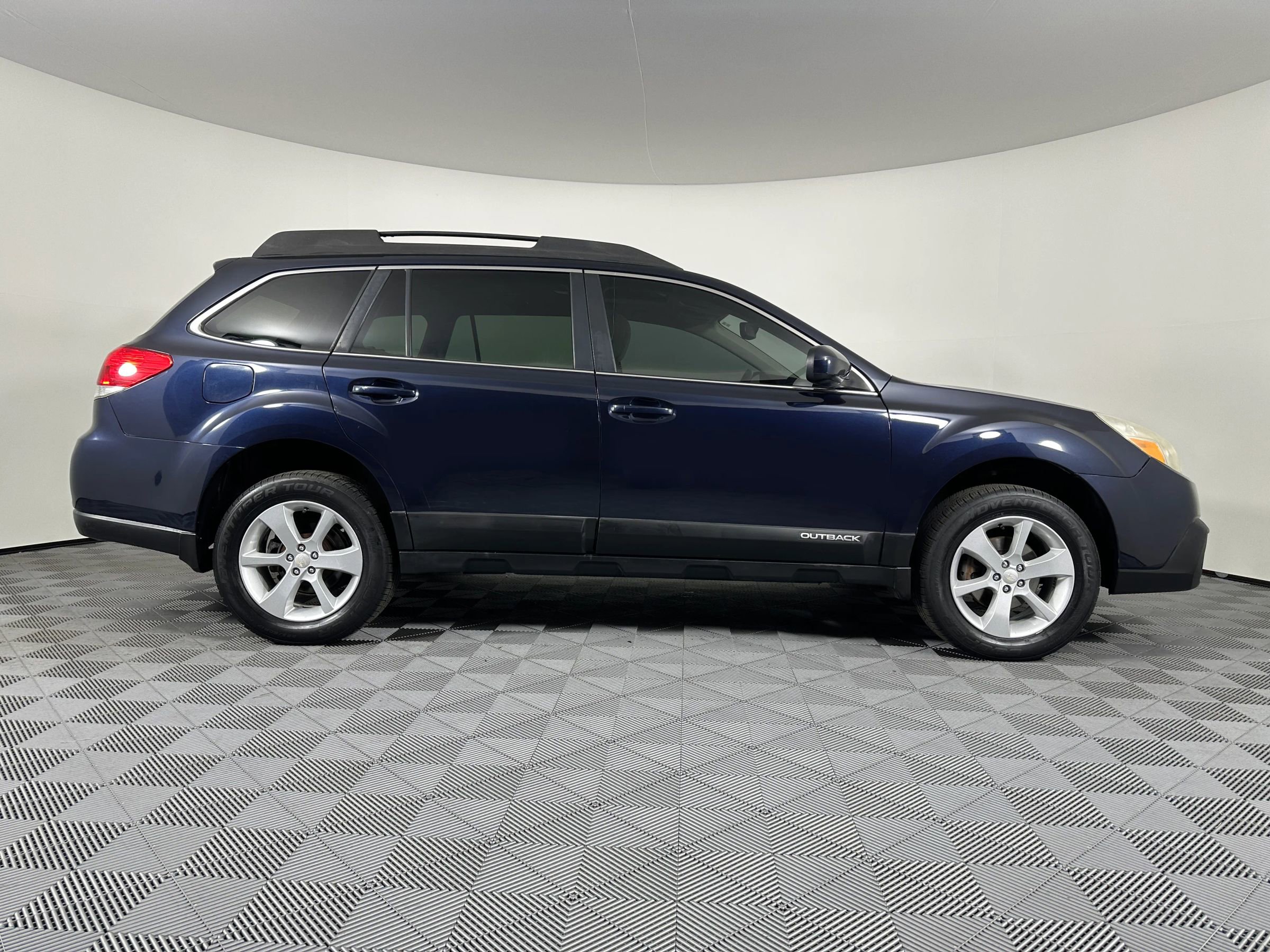 Used 2013 Subaru Outback 2.5i Premium image 8