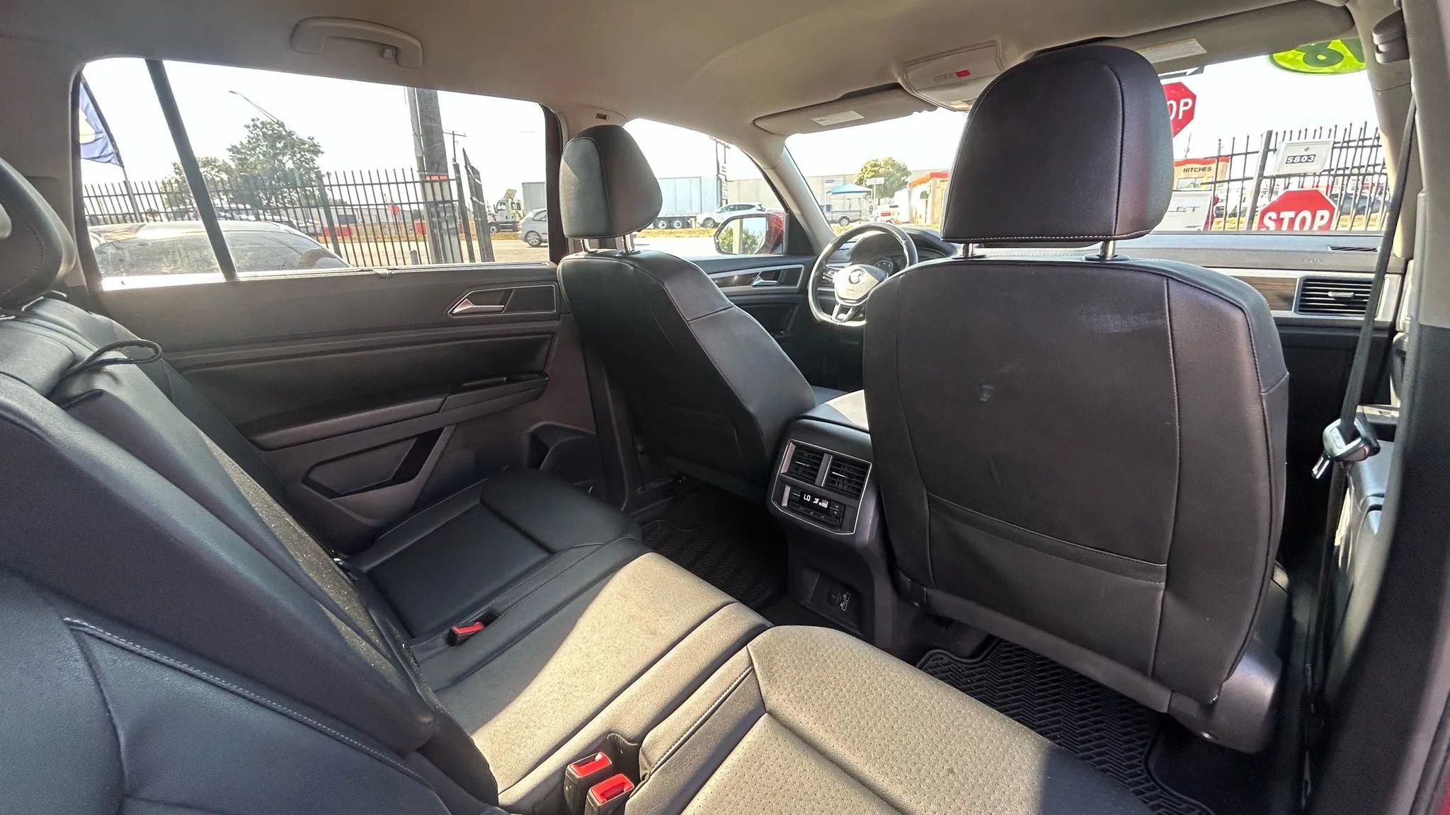 Used 2018 Volkswagen Atlas SE w/ R-Line Package image 12