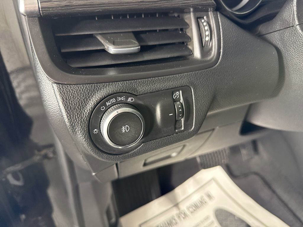 Used 2017 Buick Envision Essence FWD image 19
