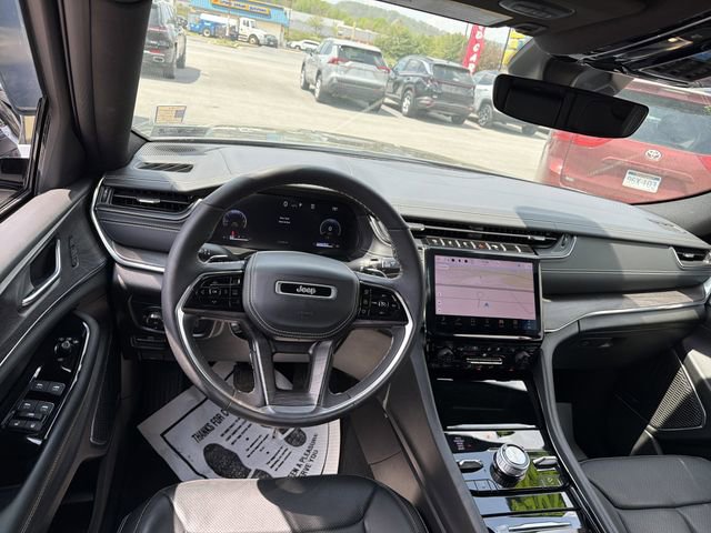 Used 2024 Jeep Grand Cherokee Overland w/ Trailer Tow Package AWD/4WD image 15