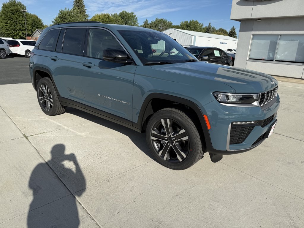 New 2027 Jeep Grand Cherokee Limited w/ Trailer Tow Package