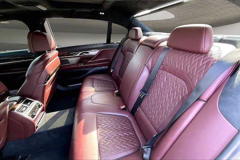 Used 2021 BMW 750i xDrive w/ Executive Package AWD/4WD image 22