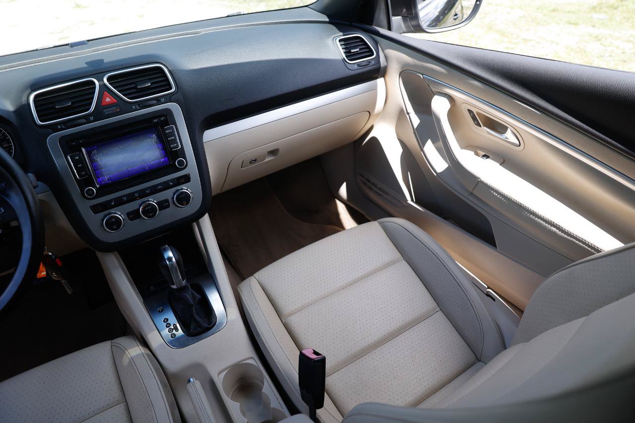 Used 2013 Volkswagen Eos Komfort FWD image 22