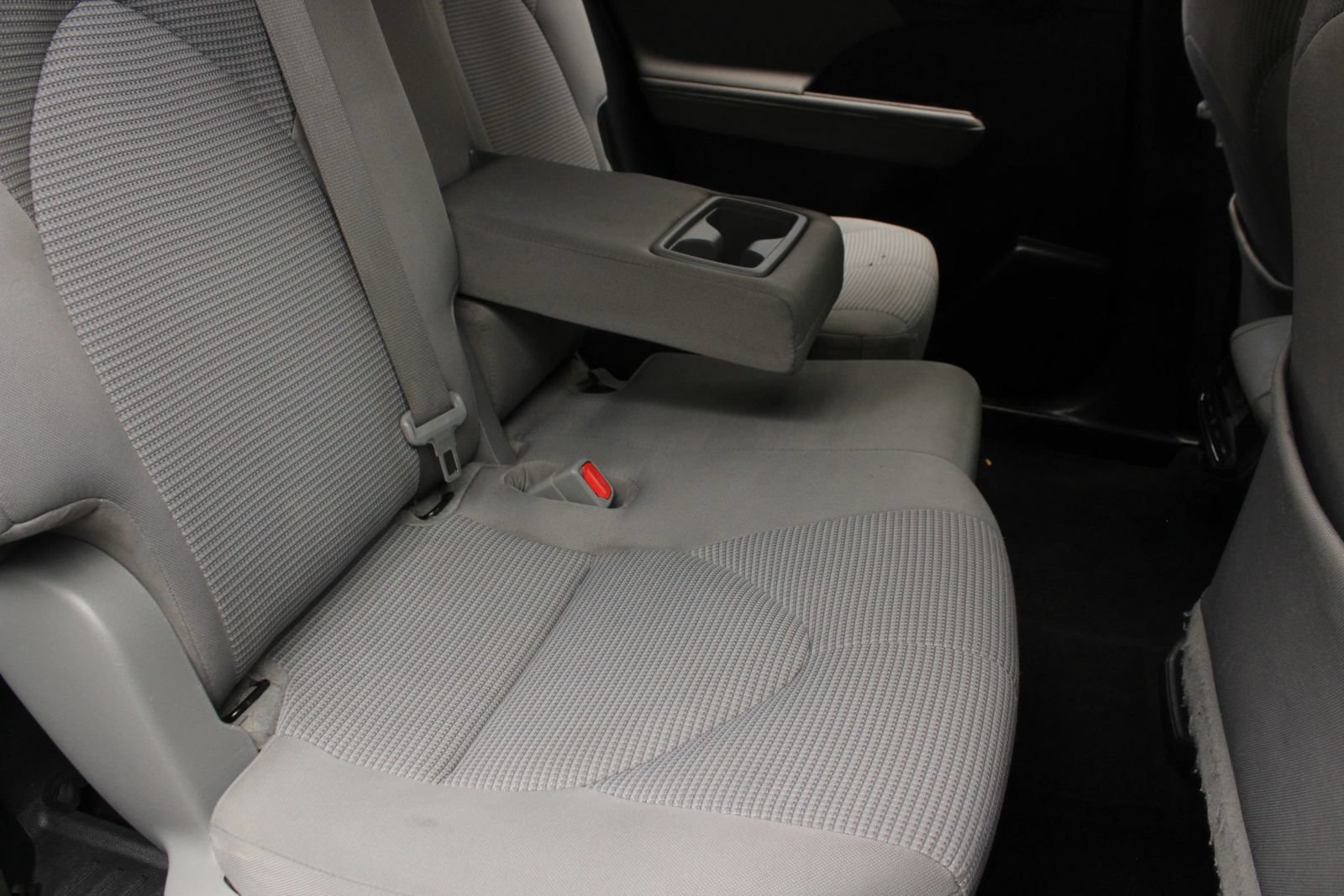 Used 2021 Toyota Highlander LE AWD/4WD image 24