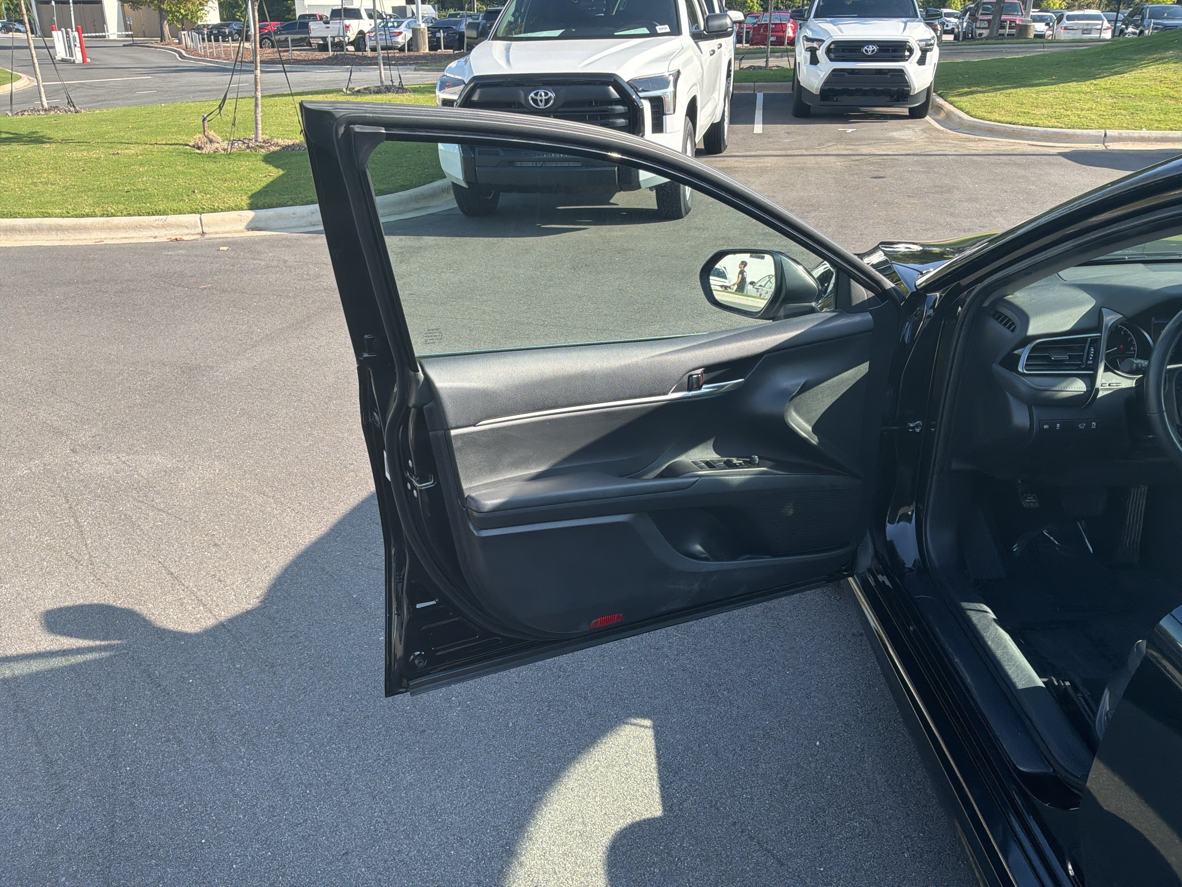 Used 2023 Toyota Camry SE FWD image 14