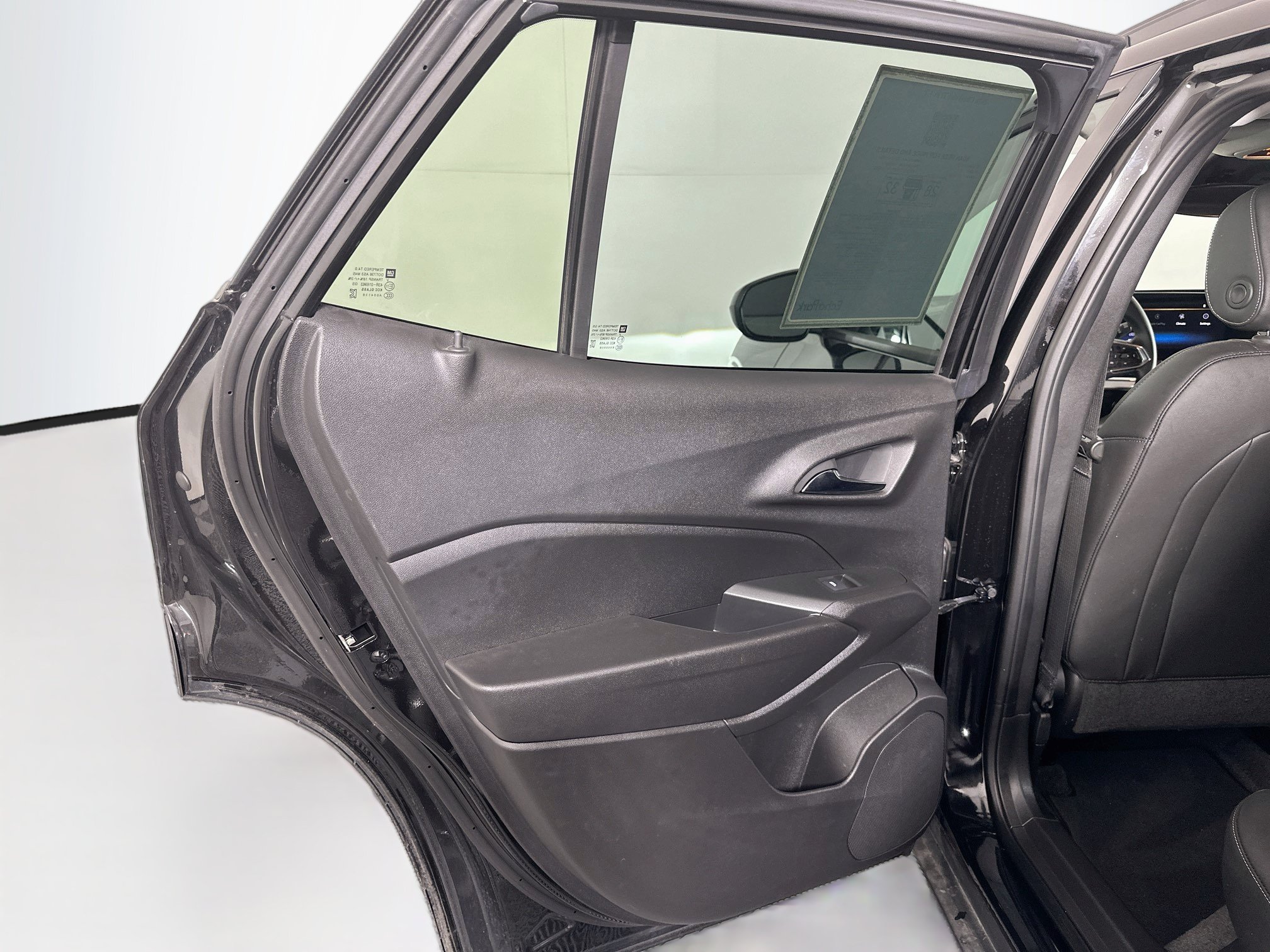 Used 2026 Chevrolet Trax LT w/ LT Convenience Package FWD image 26
