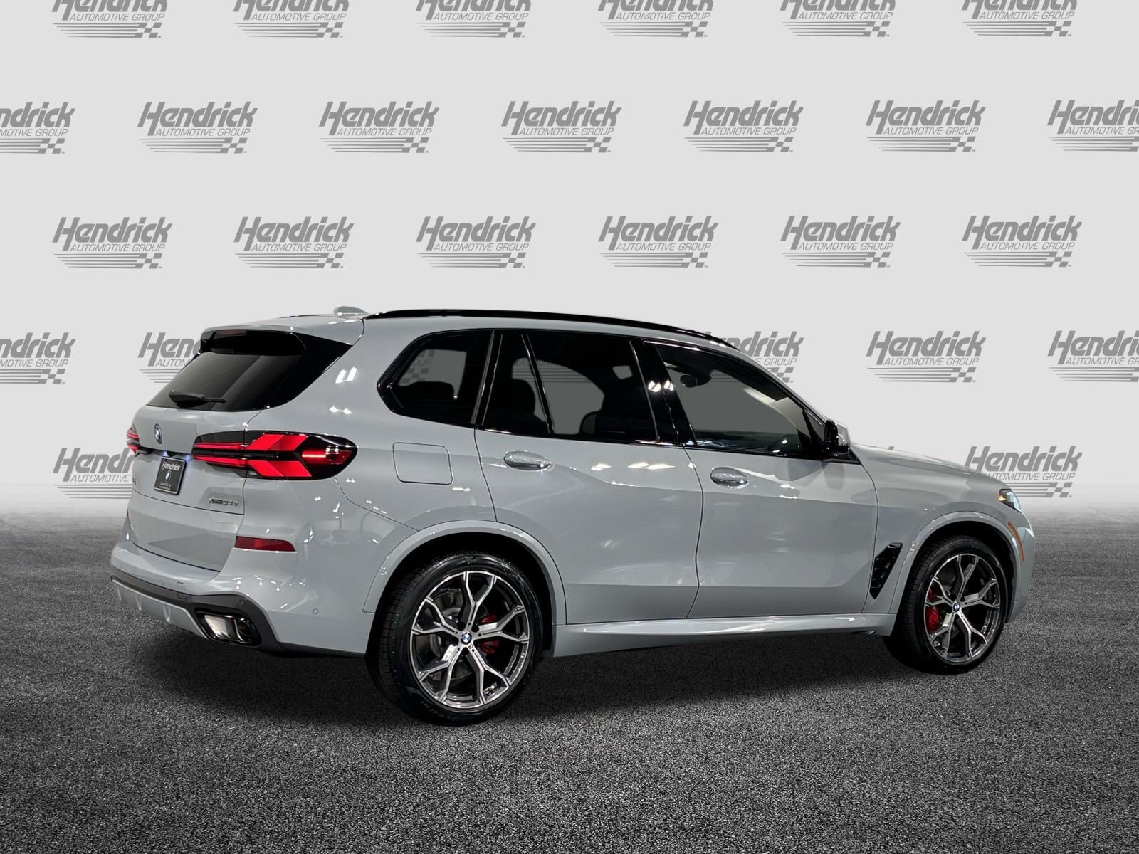 New 2026 BMW X5 xDrive50e w/ M Sport Package AWD/4WD image 8