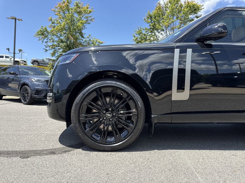 New 2025 Land Rover Range Rover SE image 9