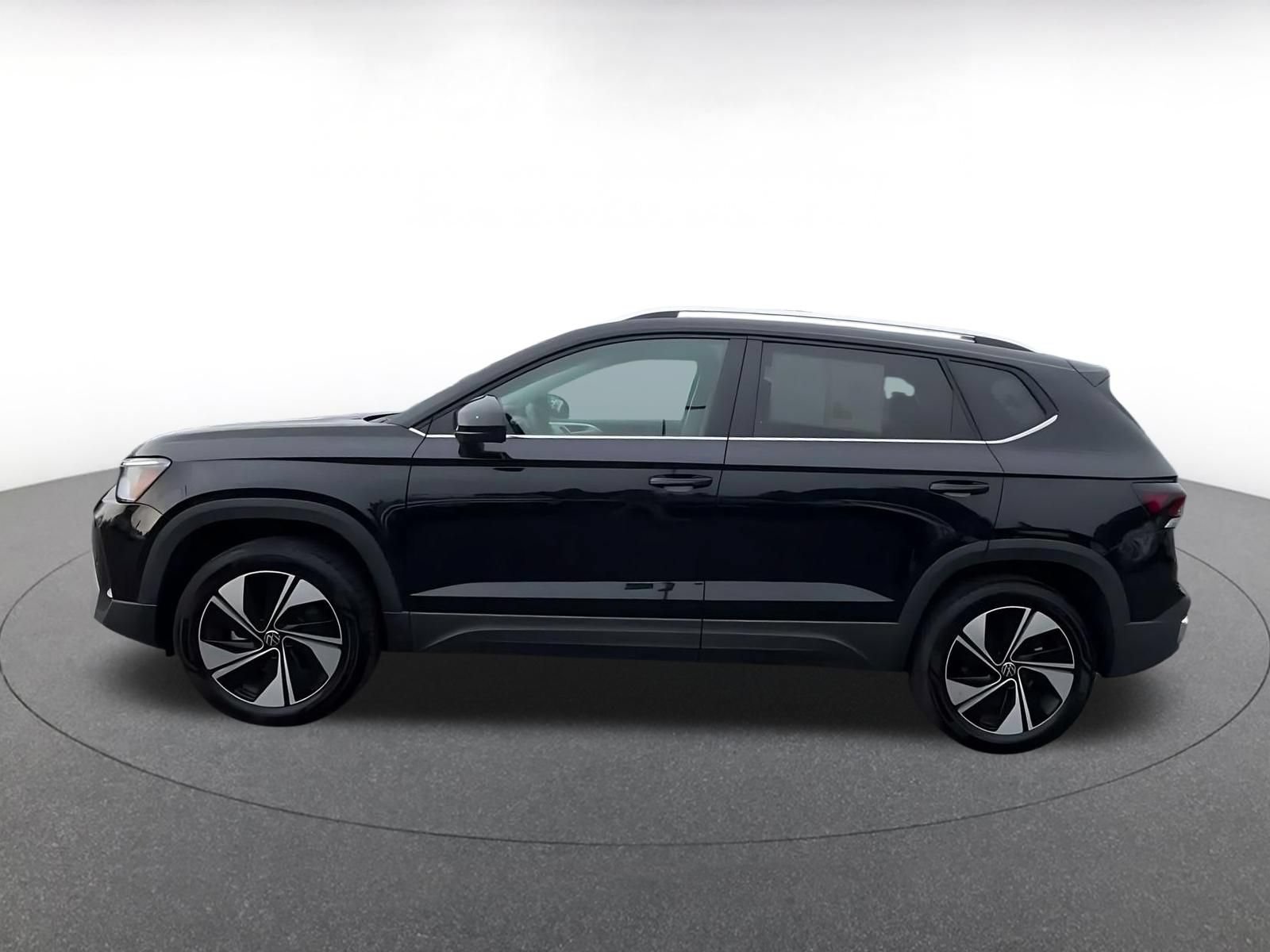 Used 2026 Volkswagen Taos SE AWD/4WD image 7