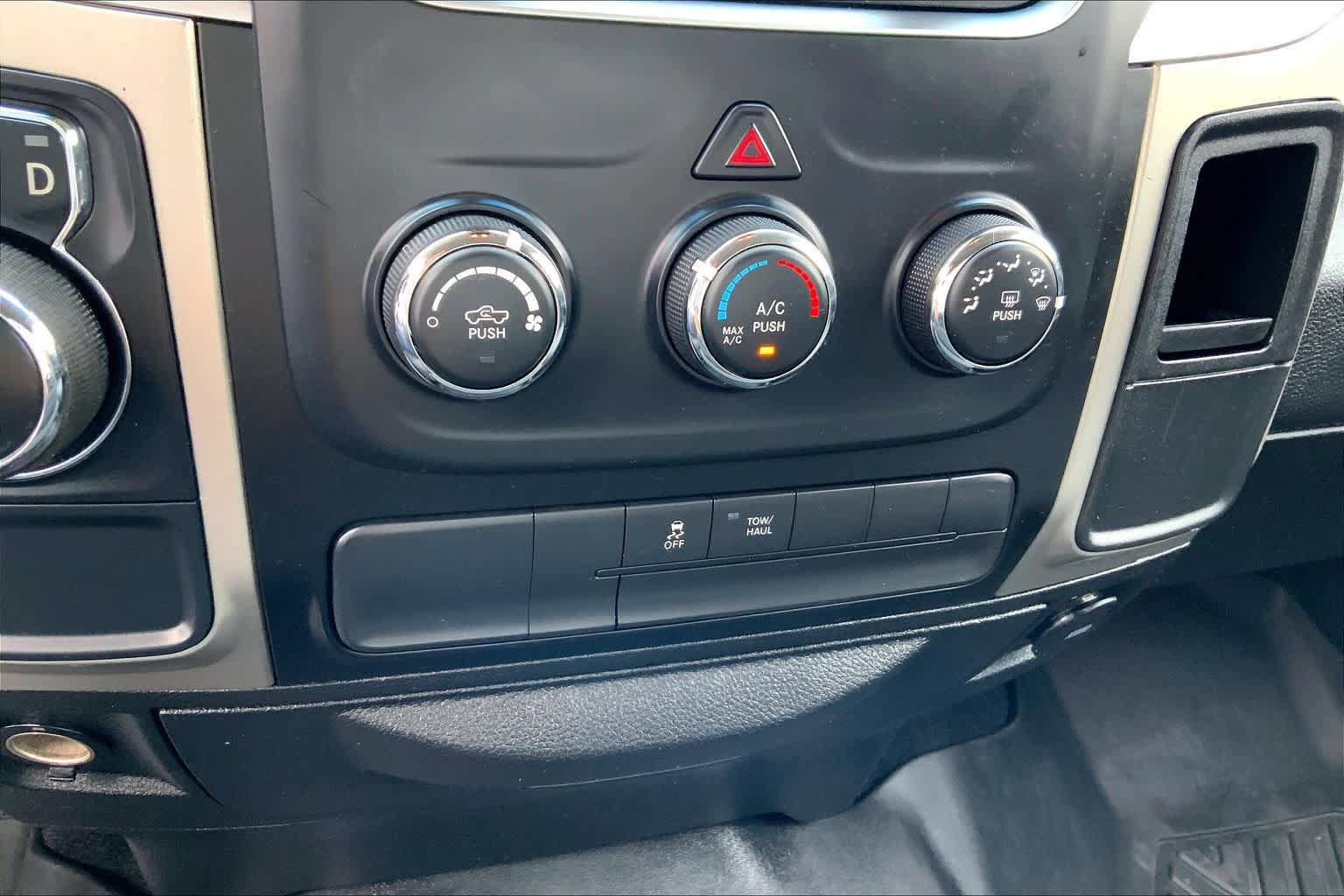 Used 2019 RAM 1500 Classic SLT RWD image 30