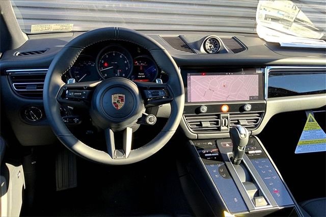 Certified 2026 Porsche Macan AWD/4WD image 21