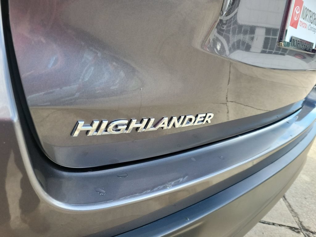 Used 2016 Toyota Highlander Plus FWD image 11