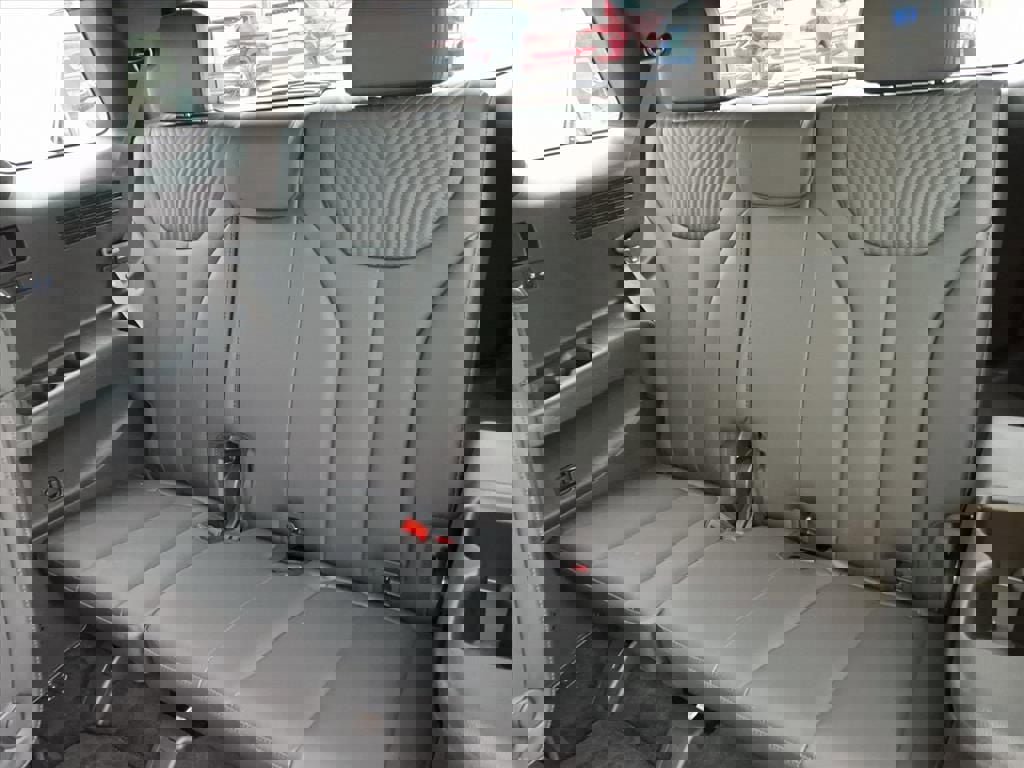 Used 2025 Hyundai Palisade Calligraphy image 6