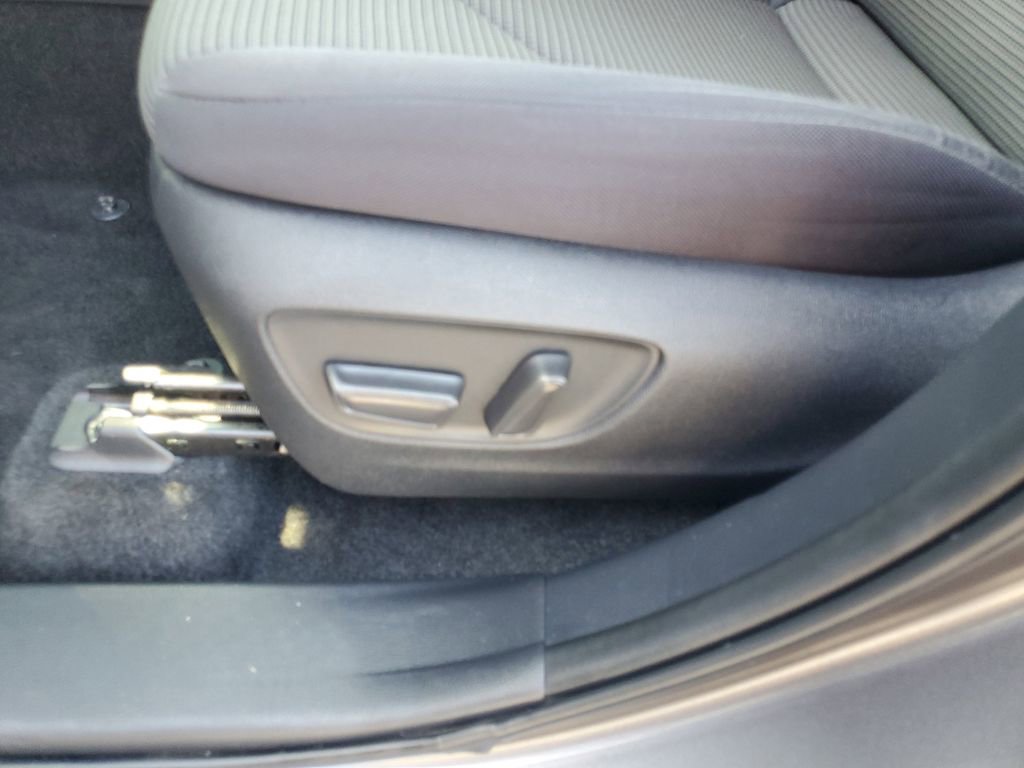 Used 2024 Toyota Highlander LE image 24