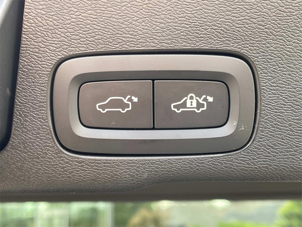 Used 2024 Volvo XC60 T8 Polestar w/ Protection Package Premier image 36